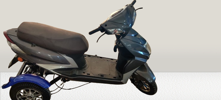 THREE WHEELER SCOOTER